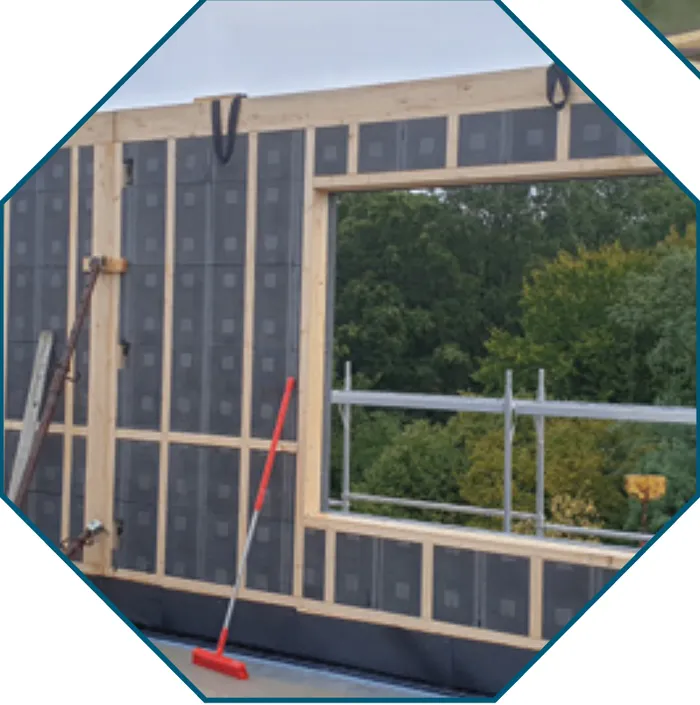 Holzwand mit Dämmung und Fenster