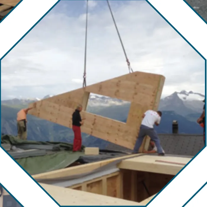 Einheben eines Holzmoduls